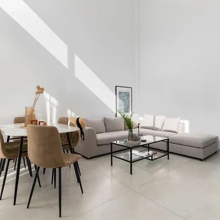 Calliope Luxury Loft With Backyard Apartment