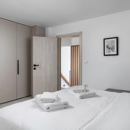 Calliope Luxury Loft With Backyard Apartment *