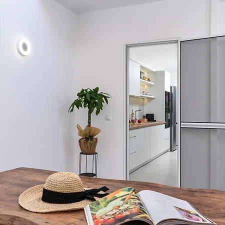 Calliope Luxury Loft With Backyard Apartment
